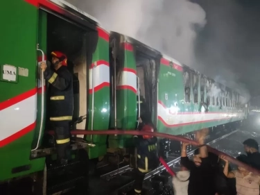 Kekacauan Bangladesh Jelang Pemilihan Umum : Pembakaran Kereta dan Tempat Pemungutan Suara serta Seruan Boikot