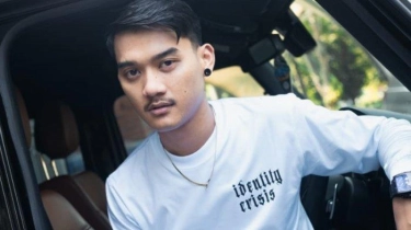Lirik Lagu dan Terjemahan Alum - Gilga Sahid: Percoyo Kondo Mu Ra Bakal Gawe Cidro