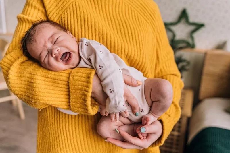 Tangisan Si Kecil Tak Selalu Berarti ASI Ibu Kurang