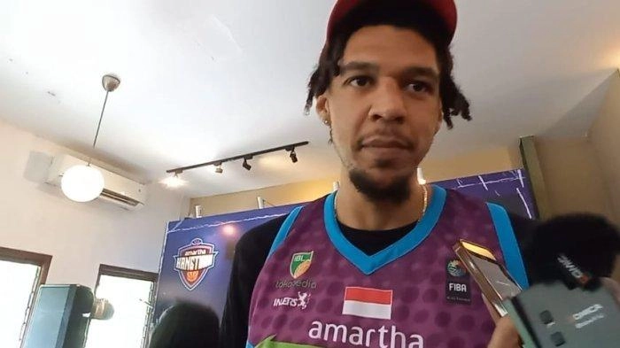 Pebasket Jangkung 2,15 Meter Bertekad Bawa Amartha Hangtuah Juara, Ronald Delph 20 Poin Per Game?