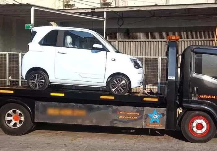 Kendaraan Derek Model Flatbed Minimalisir Kerusakan Motor Penggerak Mobil Listrik