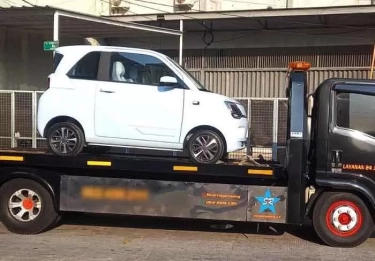 Kendaraan Derek Model Flatbed Minimalisir Kerusakan Motor Penggerak Mobil Listrik