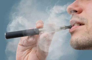 Sama Berbahaya dengan Rokok Konvensional, Prevalensi Perokok Elektrik Melonjak