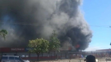 BREAKING NEWS: Kerusuhan Pecah di Papua Nugini, Massa Jarah dan Bakar Toko Imbas Pemotongan Gaji PNS