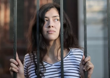 Sering Disalahartikan Sebagai Sosok Pemalu dan Anti Sosial, Berikut Penjelasan Tentang Kepribadian Introvert