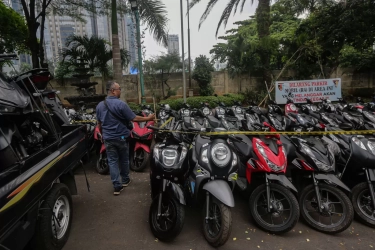 Bea Cukai Kesulitan Identifikasi Pengiriman Kendaraan ke Timor Leste Hasil Sindikat Yang Libatkan Oknum TNI AD