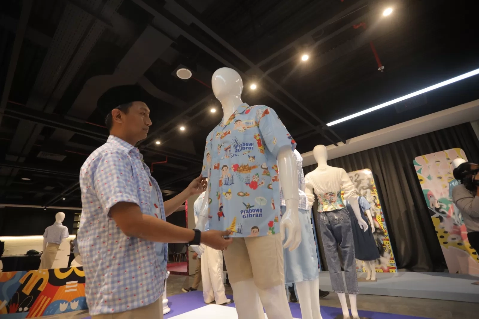 Dihadiri Anak Prabowo yang Merupakan Desainer, TKN Luncurkan Desain Merchandise Prabowo-Gibran