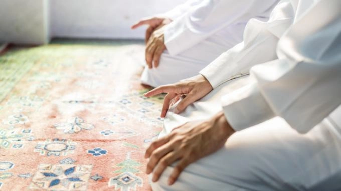 Bacaan Doa Tahiyat Akhir dalam Tulisan Arab dan Latin, Lengkap dengan Artinya