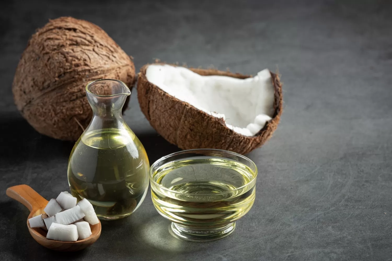 Minyak Kelapa Versus Susu Kelapa: Mana yang Lebih Baik Untuk Kesehatan Rambut?
