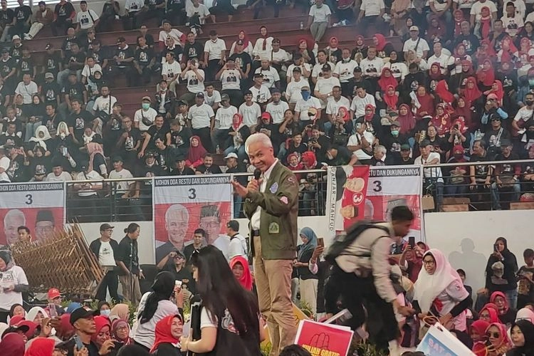 Hadiri Deklarasi Dukungan dari Pensiunan TNI-Polri di Surabaya, Ganjar Disambut Lagu ''Terpesona''