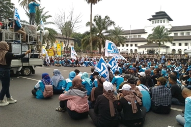 Info Lengkap UMR Kota Bandung dan Daerah Lain di Jabar