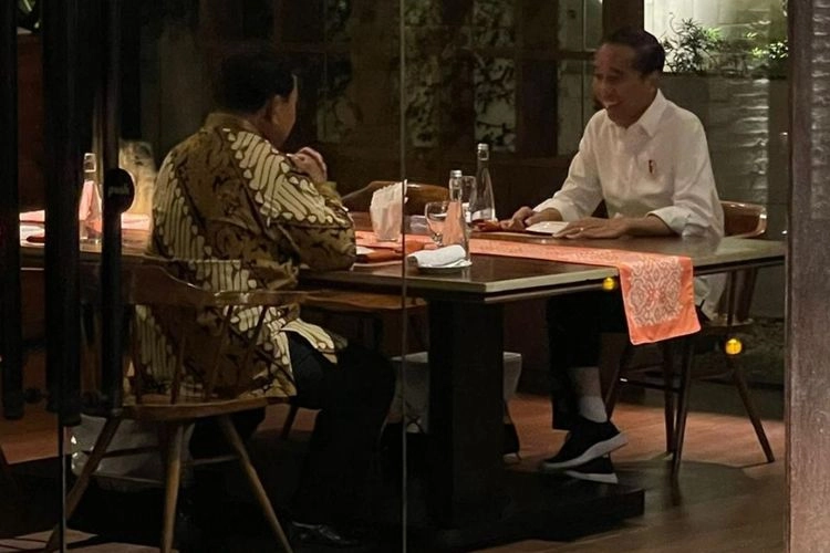 Masa Iya Jokowi Jadi ''Jubir'' Prabowo?