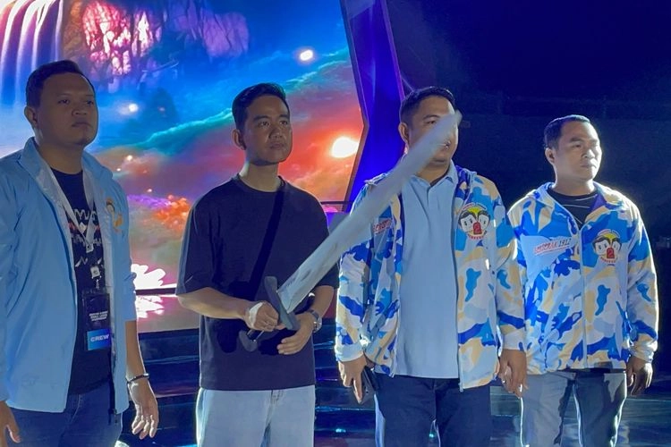 Angkat Pedang di Turnamen Mobile Legends di Senayan, Gibran ''Cosplay'' Jadi Ksatria Matahari