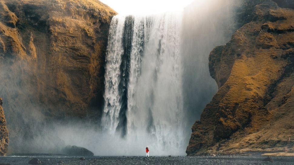 10 Arti Mimpi Liburan ke Air Terjun: Kamu Pasti Lagi Sedih, Ya?