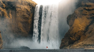 10 Arti Mimpi Liburan ke Air Terjun: Kamu Pasti Lagi Sedih, Ya?