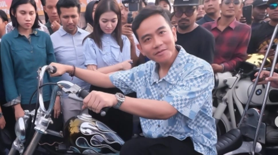 Cuit Ingin Makan Burger, Gibran Disentil Warganet: Lu Tuh Calon Wapres, Berbobot Dikit!