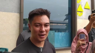 Kegembiraan Baim Wong Pegang Sertifikat Halal untuk Kulinernya