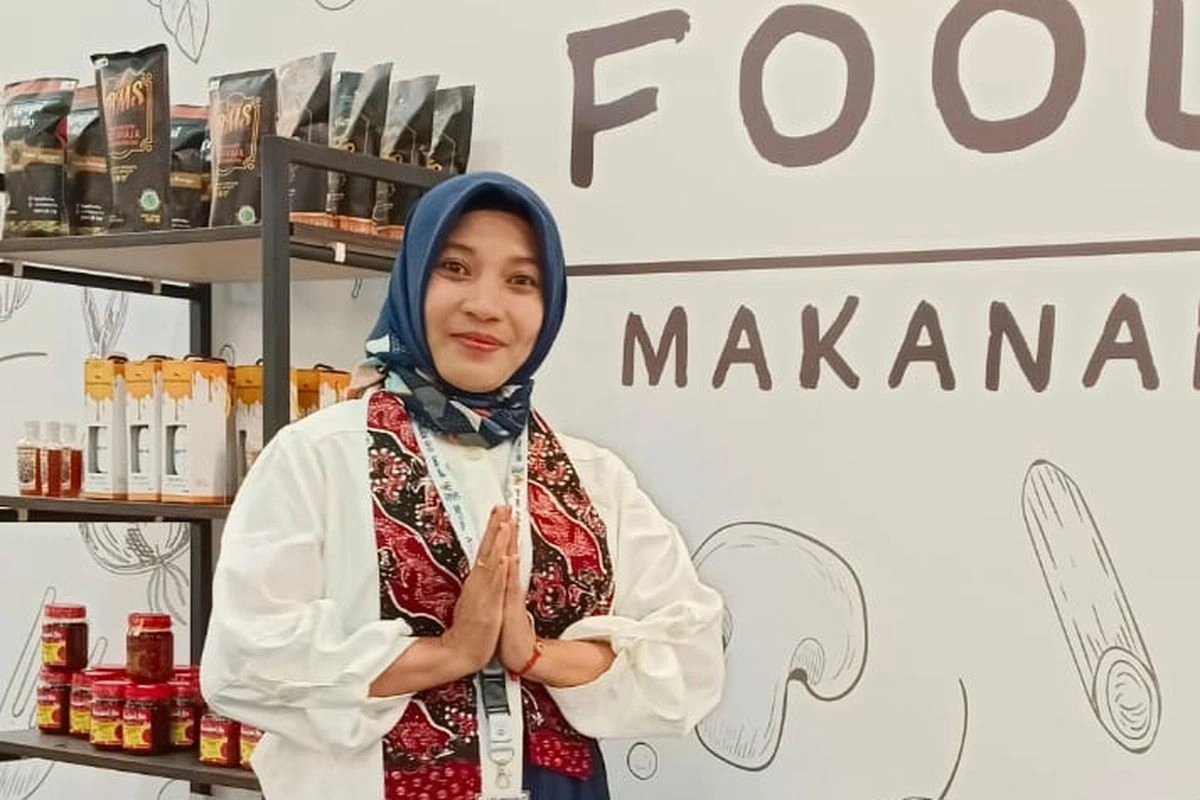 Iseng Racik Resep Leluhur ''Jamu Akar Jawi'', Ummi Salamah Kini Raup Cuan Rp 20 Juta Sebulan