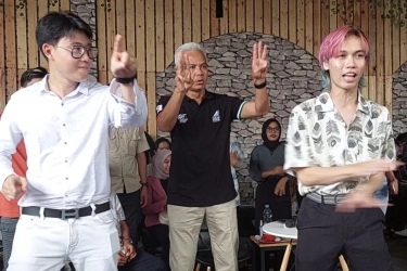 Momen Ganjar Belajar Joget Saat Temui Konten Kreator di Purbalingga