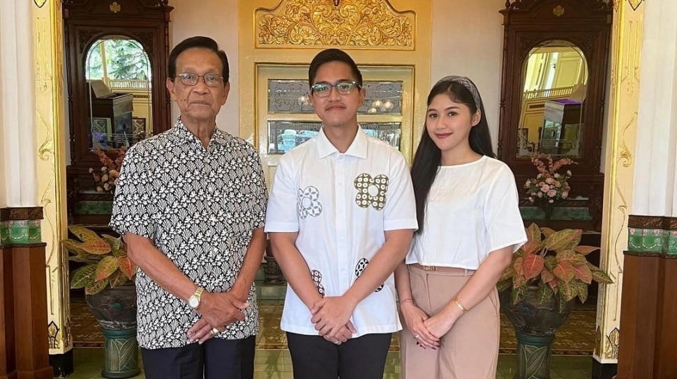 Selain Kode Jari, 2 Hal Ini Jadi Sorotan di Foto Kaesang dengan Sultan HB X: Paras Suami Erina Kalah Ganteng