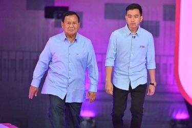 Prabowo Ngantor di Kemenhan Hari Ini, Gibran Blusukan di Jakut