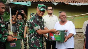 Wakili Panglima TNI, Pangdam III Siliwangi Distribusikan Bantuan ke Korban Gempa Sumedang