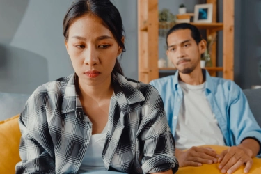 4 Cara Membujuk Pacar yang Ngambek, Dijamin Luluh