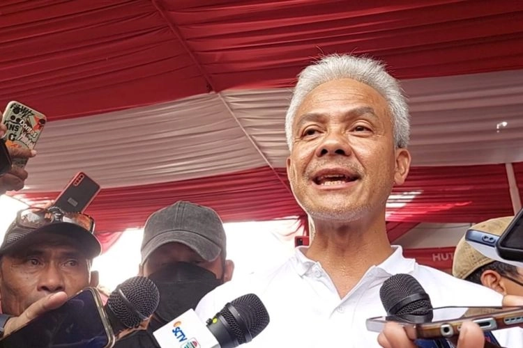 Ganjar Setuju Alat Peraga Kampanye Semrawut Ditertibkan