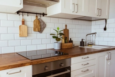 Keramik Dinding Dapur Anda Retak? Mungkin Ini Penyebabnya