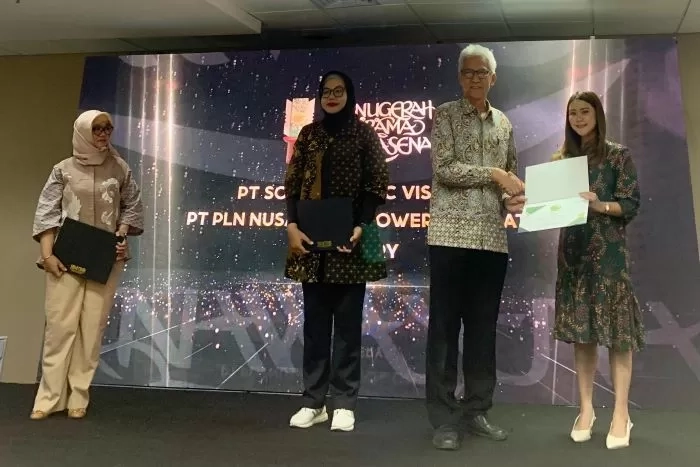 Gibran Huzaifah dan eFishery Raih Penghargaan Environmental Social Governance Award 2024 dari SBM ITB