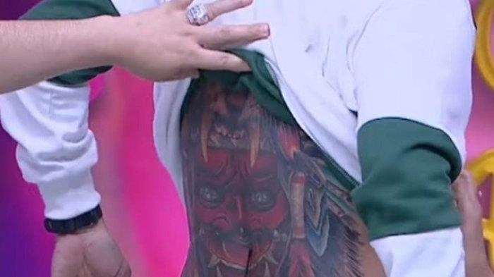 Penampakan Tato Baru di Punggung Rendy Kjaernett, Dulu Wajah Syahnaz Sadiqah Ada di Situ