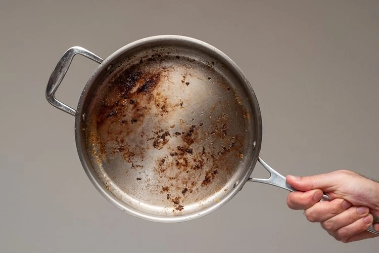 2 Cara Bersihkan Noda di Wajan Stainless Steel, Tampak Seperti Baru 