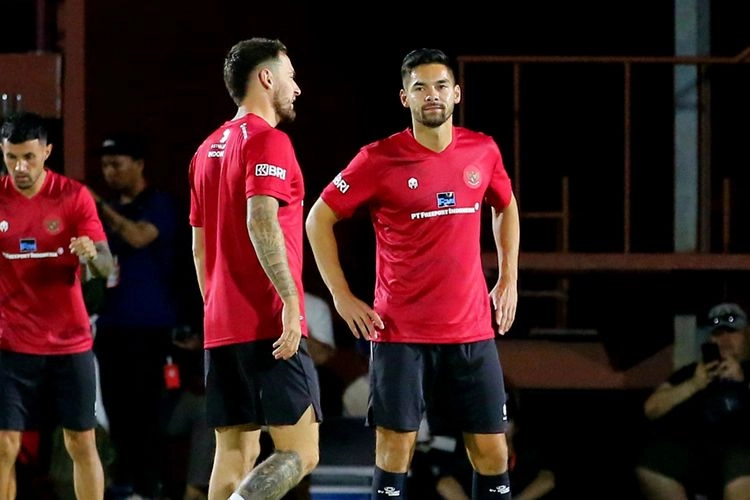 Profil Sandy Walsh, Batu Karang di Lini Belakang Garuda