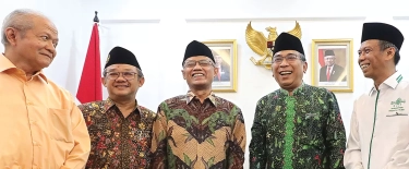 Terlibat Dukung Capres, PBNU Resmi Berhentikan Khofifah Hingga Yenny Wahid