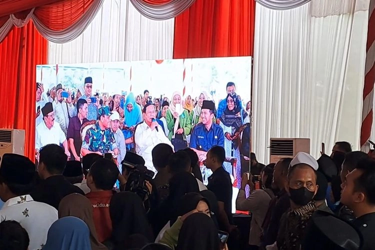 Ngakak Umurnya Dibandingkan dengan Emil Dardak, Prabowo: Banyak Pemimpin Muda Muncul