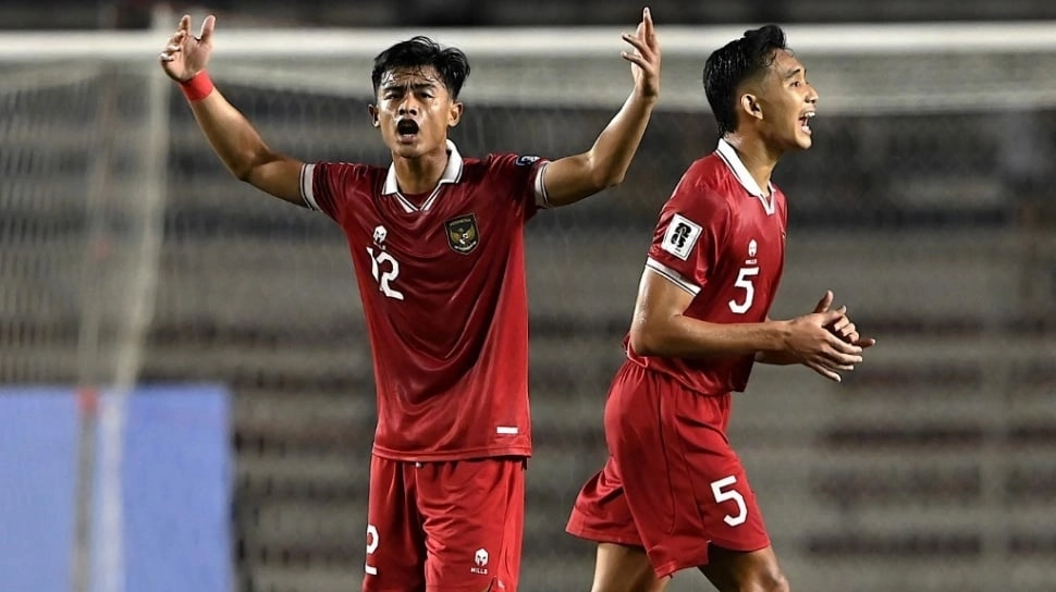 Potret Pratama Arhan Pakai Sepatu Rp17 Juta di Qatar, Netizen Keheranan