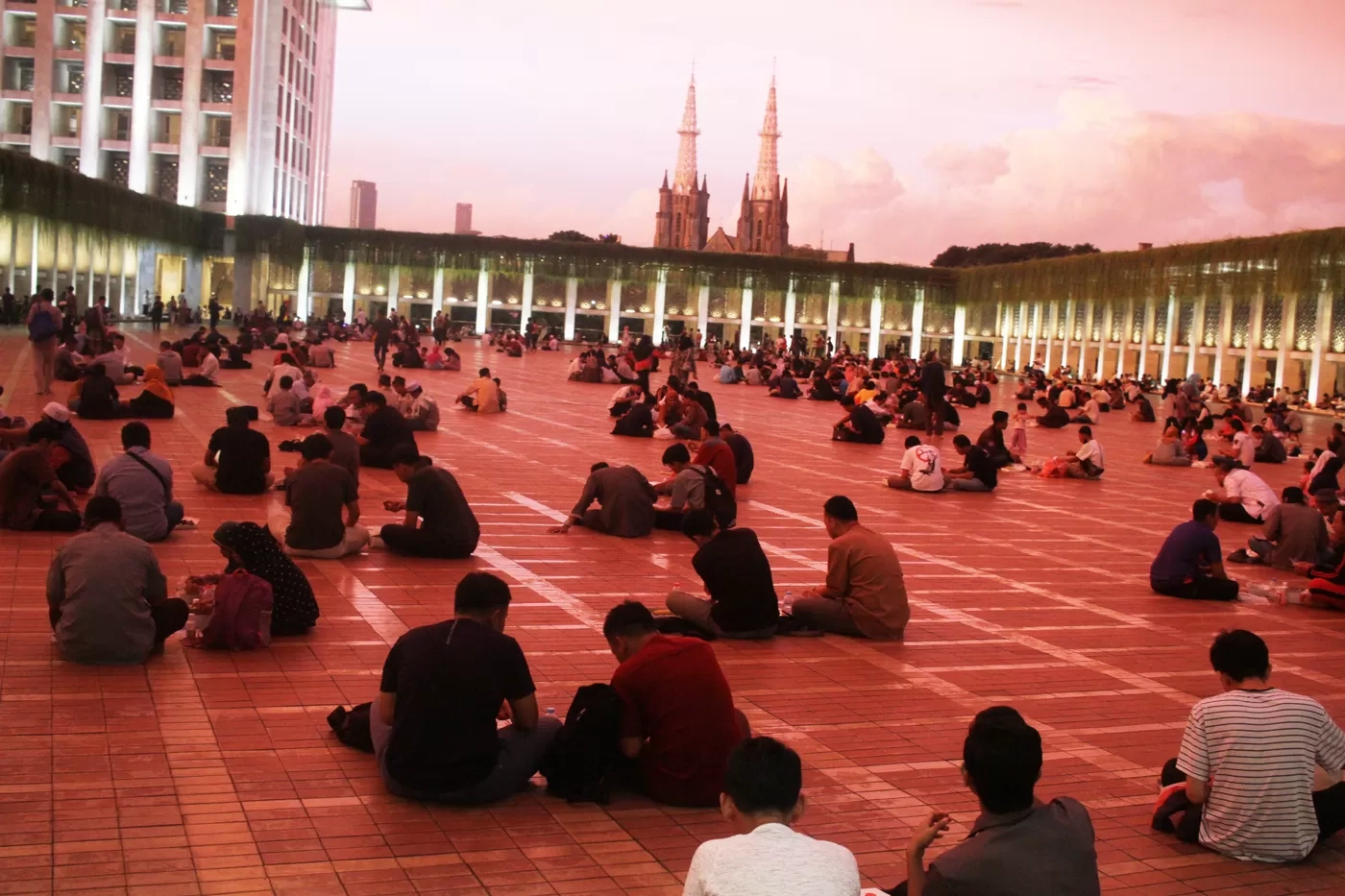 7 Tahapan Menuju Kesempurnaan Ibadah Versi Imam Al-Ghazali