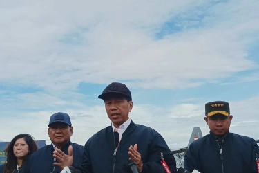 Jawab soal Ada Tangan Acungkan 2 Jari dari Mobil Kepresidenan, Jokowi: Menyenangkan