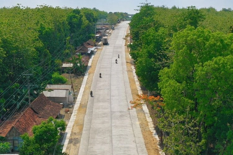 Jokowi-Gibran Sindir Jalan di Jateng Jelek, Faktanya: Lebih Mulus dari Jatim