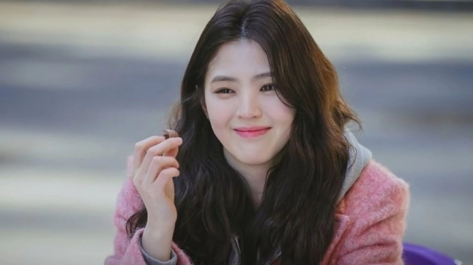 Cantiknya Nggak Ada Obat, Ini Inspirasi OOTD Street Style ala Han So Hee