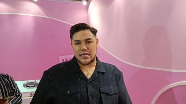 Salam Perpisahan Ivan Gunawan tuk Indonesia, Gelar Fashion Show Terakhir Bertajuk Light of Treasure