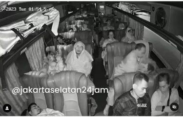 Aksi Pencurian di Dalam Bus Penumpang Terekam Jelas di CCTV