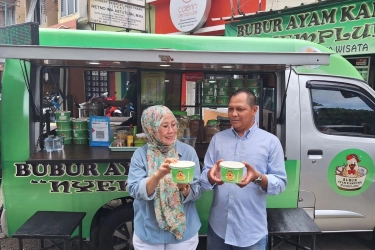 Menjajal Gurihnya Bubur Ayam Kampung 