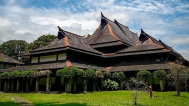 Kronologi Viral Mahasiswa ITB Bayar UKT Pakai Pinjol, Bunganya Berapa Persen?