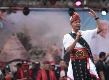 Berkunjung ke Ruteng, Keuskupan Percayakan Indonesia Emas di Tangan Ganjar