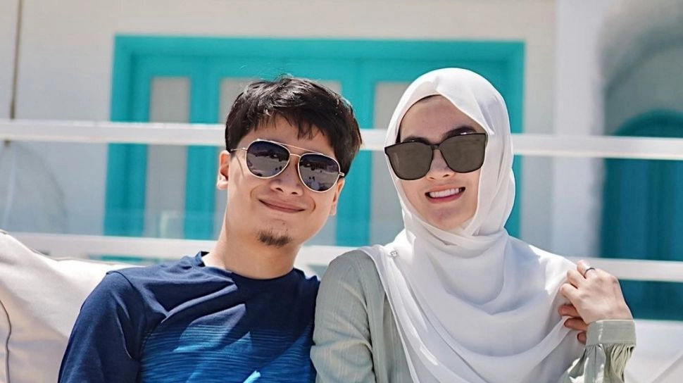 Ketemu Idola, Istri Alvin Faiz Pamer Tas Mewah Dior Seharga 244 Kali SPP Pesantren Az-Zikra