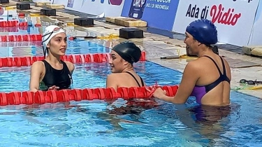 Mengaku Tanpa Persiapan, Cinta Laura Kalahkan Gisella Anastasia Saat Perlombaan Renang 50 Meter