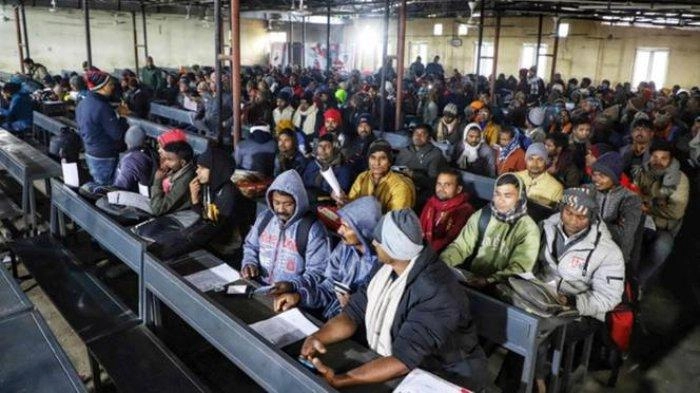 Tergiur Gaji Tinggi, Ratusan Warga India Rela Antre Panjang demi Kerja di Israel