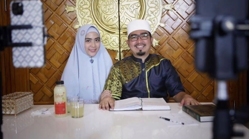 April Jasmine Kedapatan Cuma Suguhkan Air Mineral ke Tamu, Langsung Kena Sindir Netizen