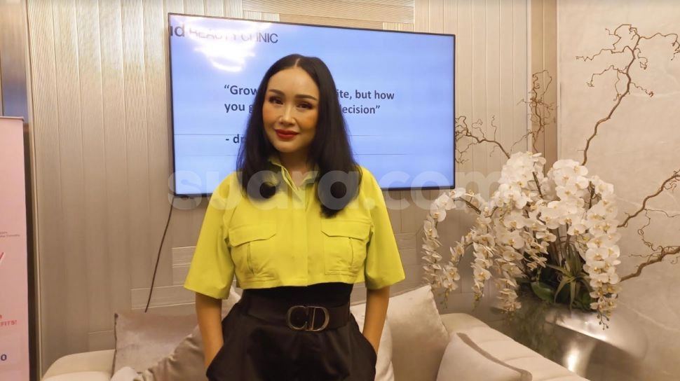 Titi DJ Tiba-tiba Operasi Lasik, Kenapa?